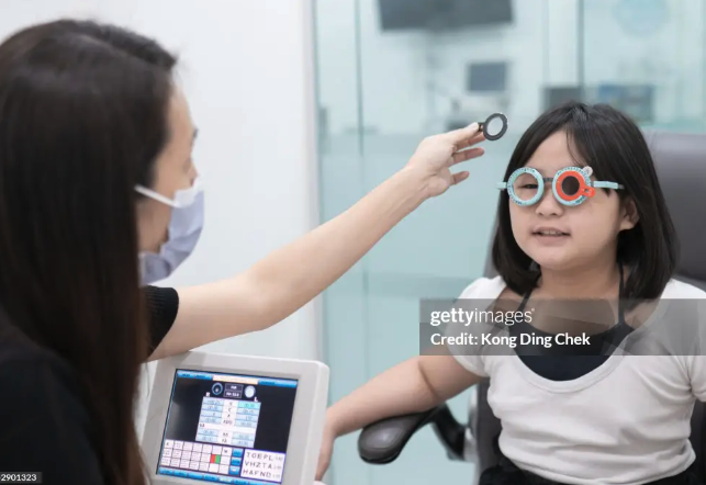 Photo: child smiling at the clinic